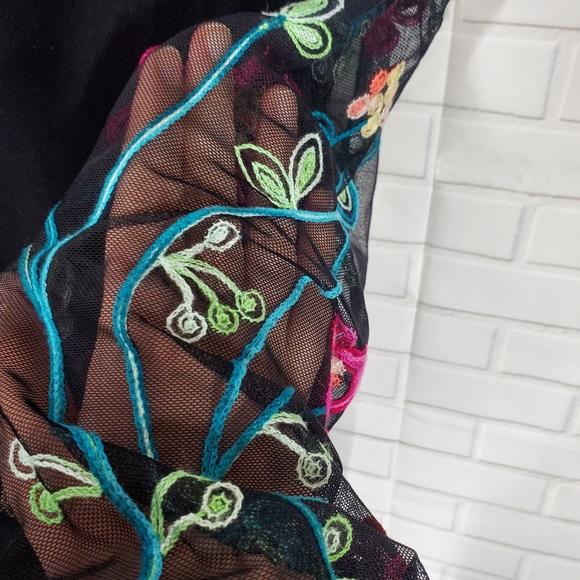 Kim & Cami Black Sheer Floral Sleeves Top - Picture 3 of 6